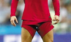 星空体育官网app-热那亚前锋完成帽子戏法，一战成名的简单介绍