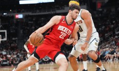 星空体育网站-火箭新援迎来首秀，立即融入球队氛围