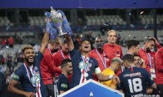 星空体育网址-老牌劲旅再次对阵，球场上的传奇