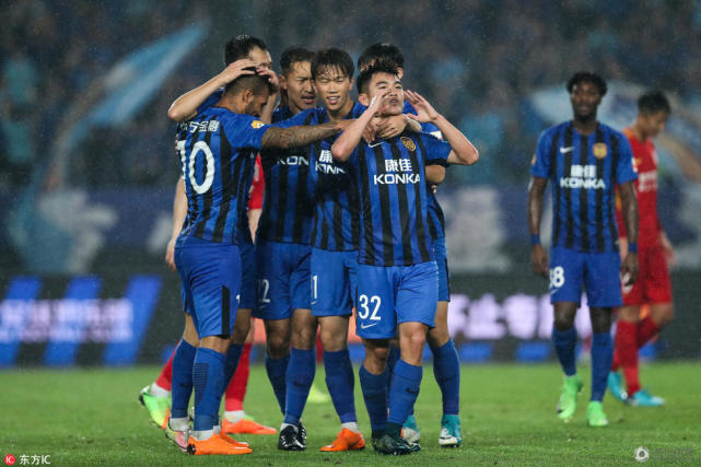 关于苏宁客场不敌上港，遭遇两连败的信息