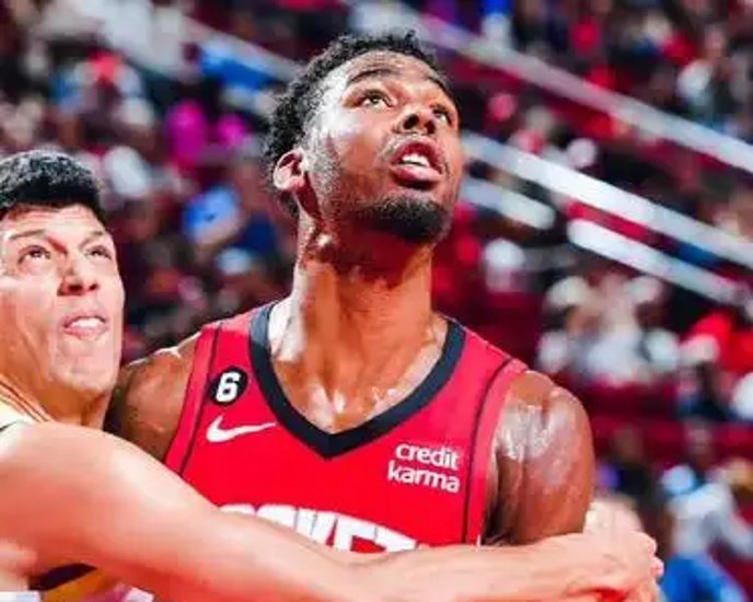 主力前锋受伤休战,球队攻击力受到严重影响的简单介绍 主力前锋受伤休战,球队攻击力受到严重影响的简单介绍