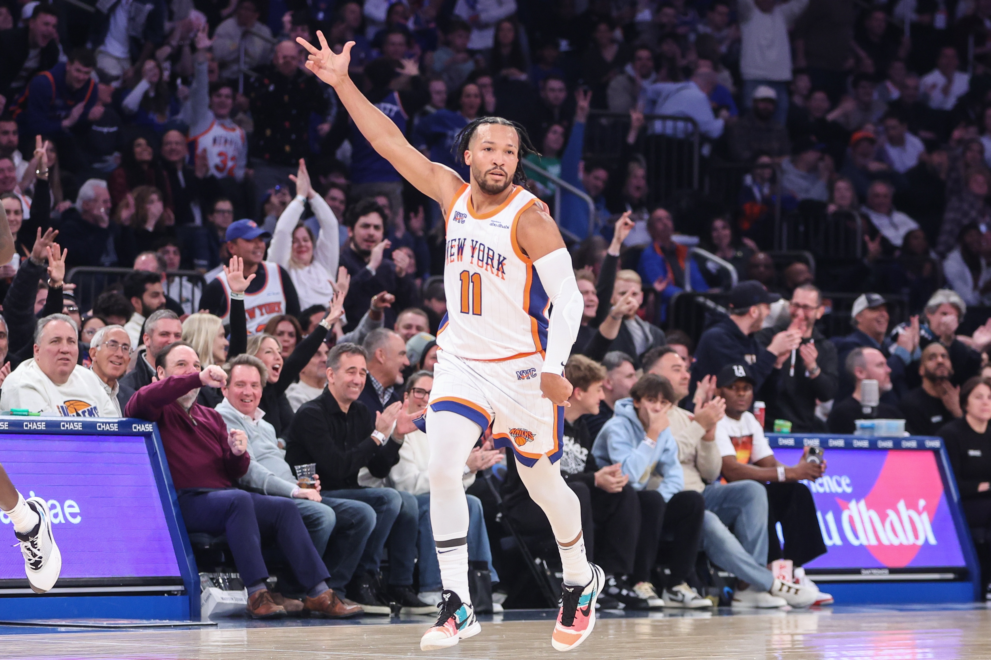 尼克斯再胜老鹰，巩固领先