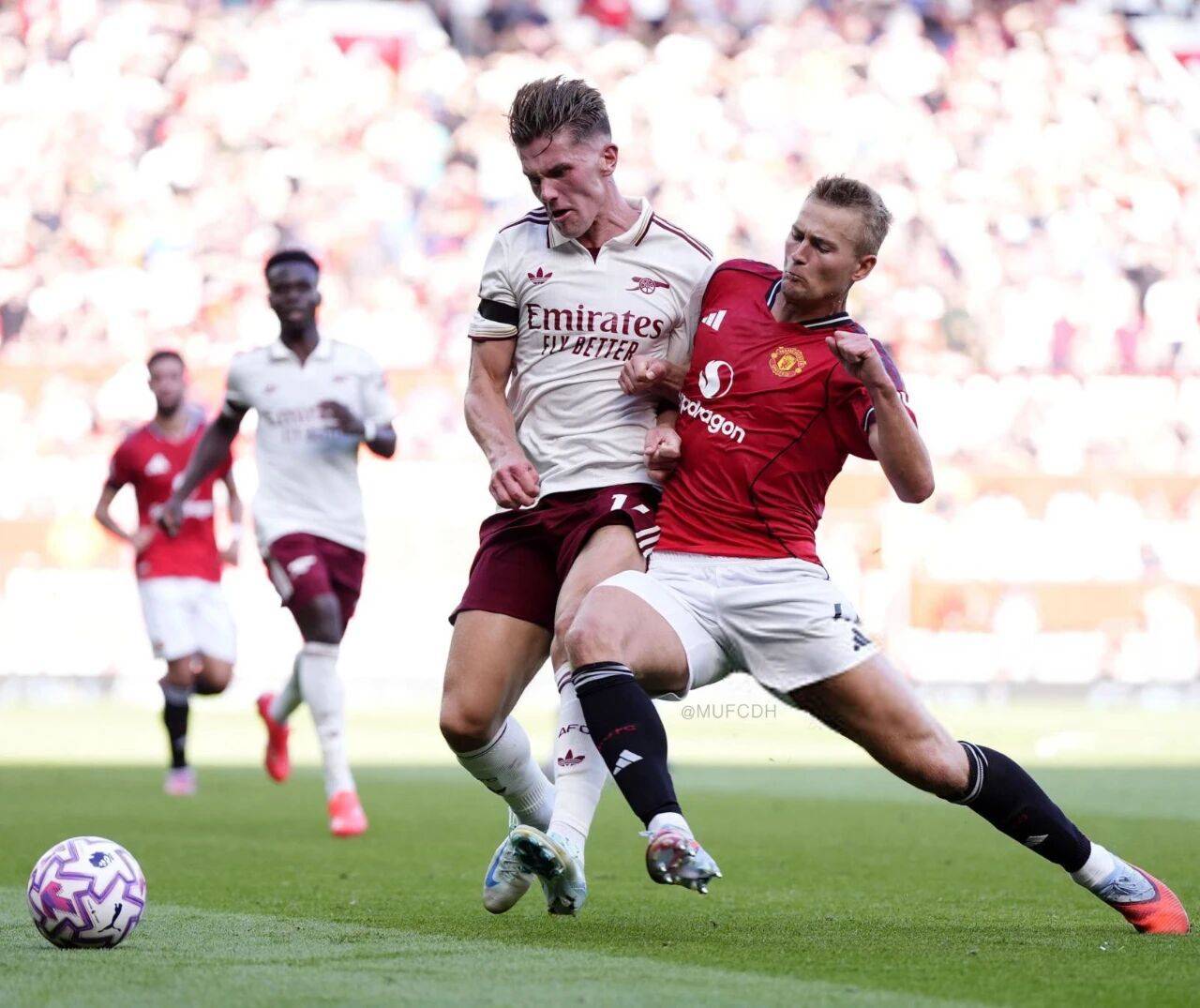 关于阿贾克斯后卫意外失误，球队胜利难有突破的信息