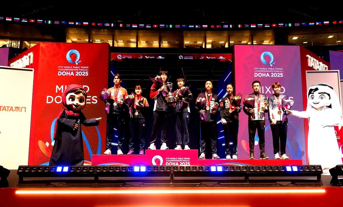 卡塔尔选手夺得铜牌，登顶颁奖台