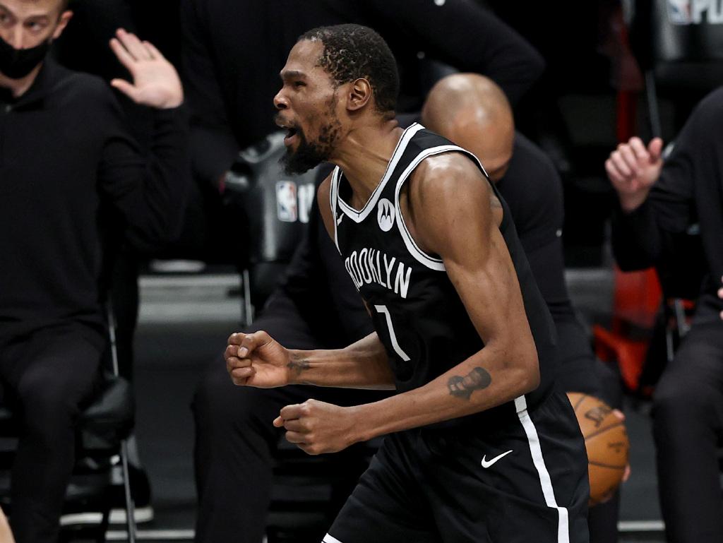 雄鹿客场击败篮网，东部前四实力稳固的简单介绍