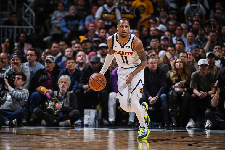 包含开拓者压哨三分逆转掘金，系列赛1-1平的词条