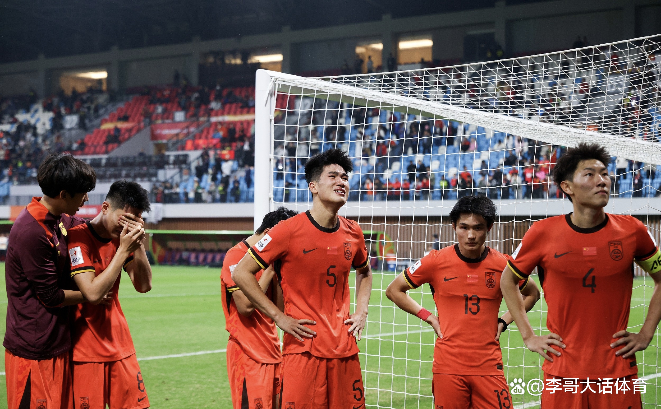 紧张比赛落幕，球队成功捍卫主场荣誉