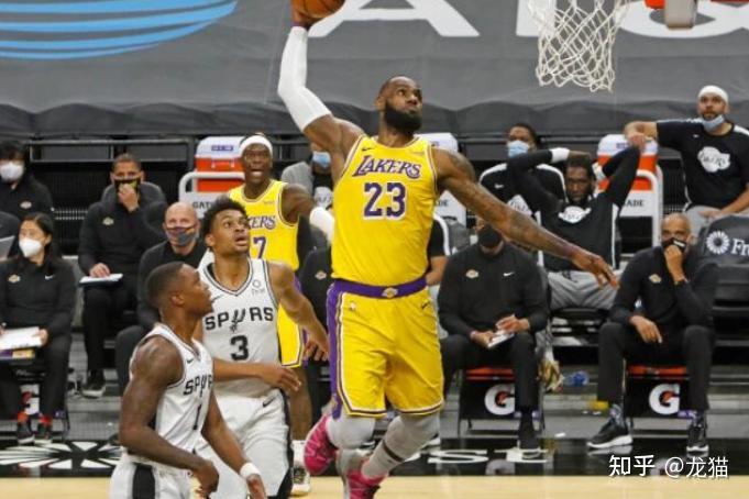 湖人再胜马刺，詹姆斯得分统治比赛