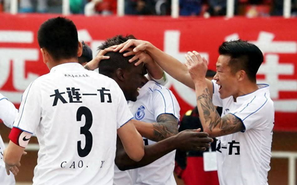 大连球队遭遇不利，连续两场失利