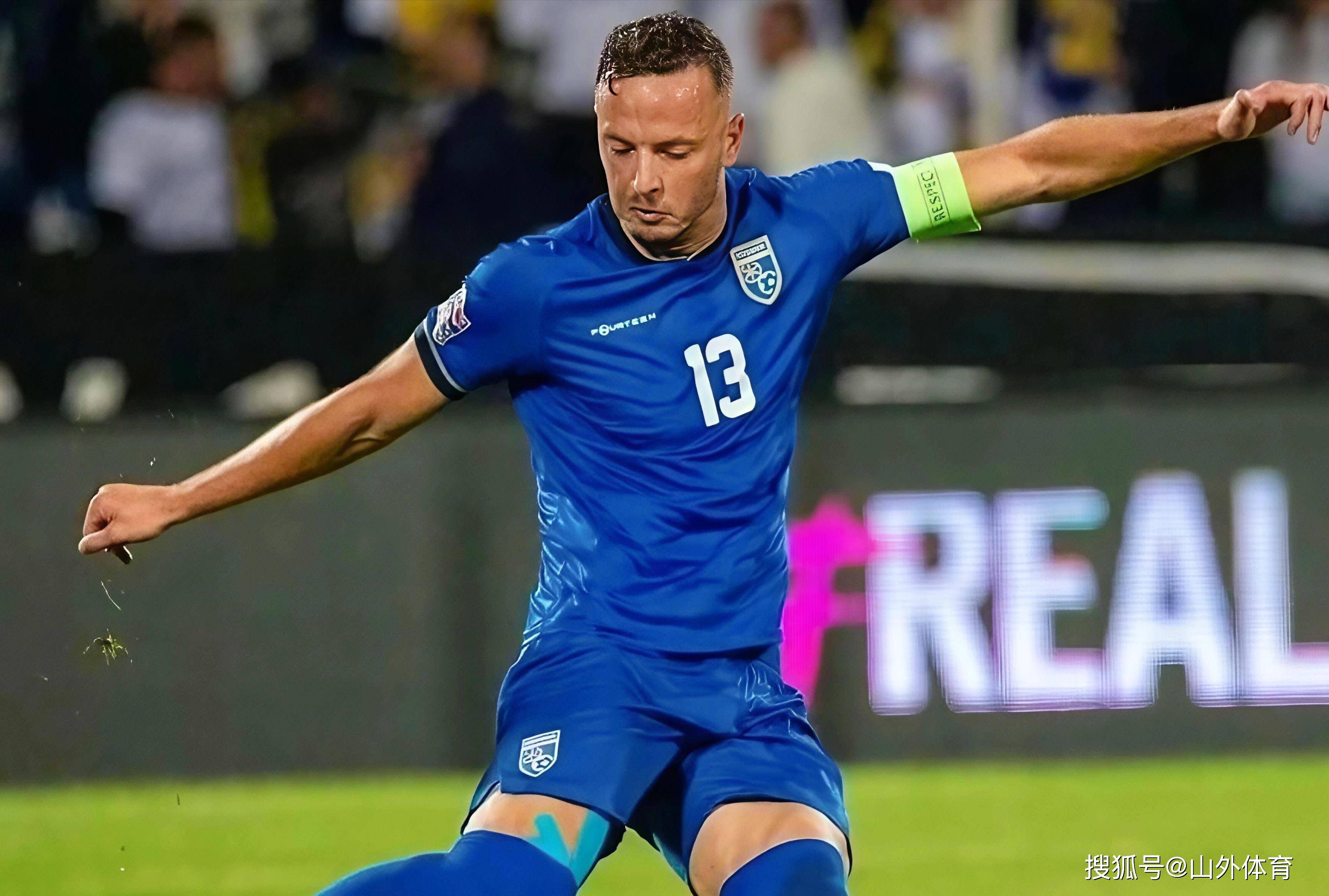 关于国际足球赛场上球星们展现出色球技的信息