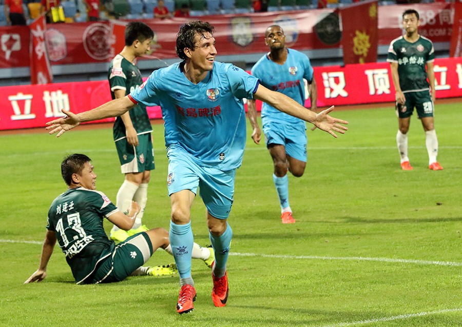 青岛黄海遭遇主场失利，连胜终止