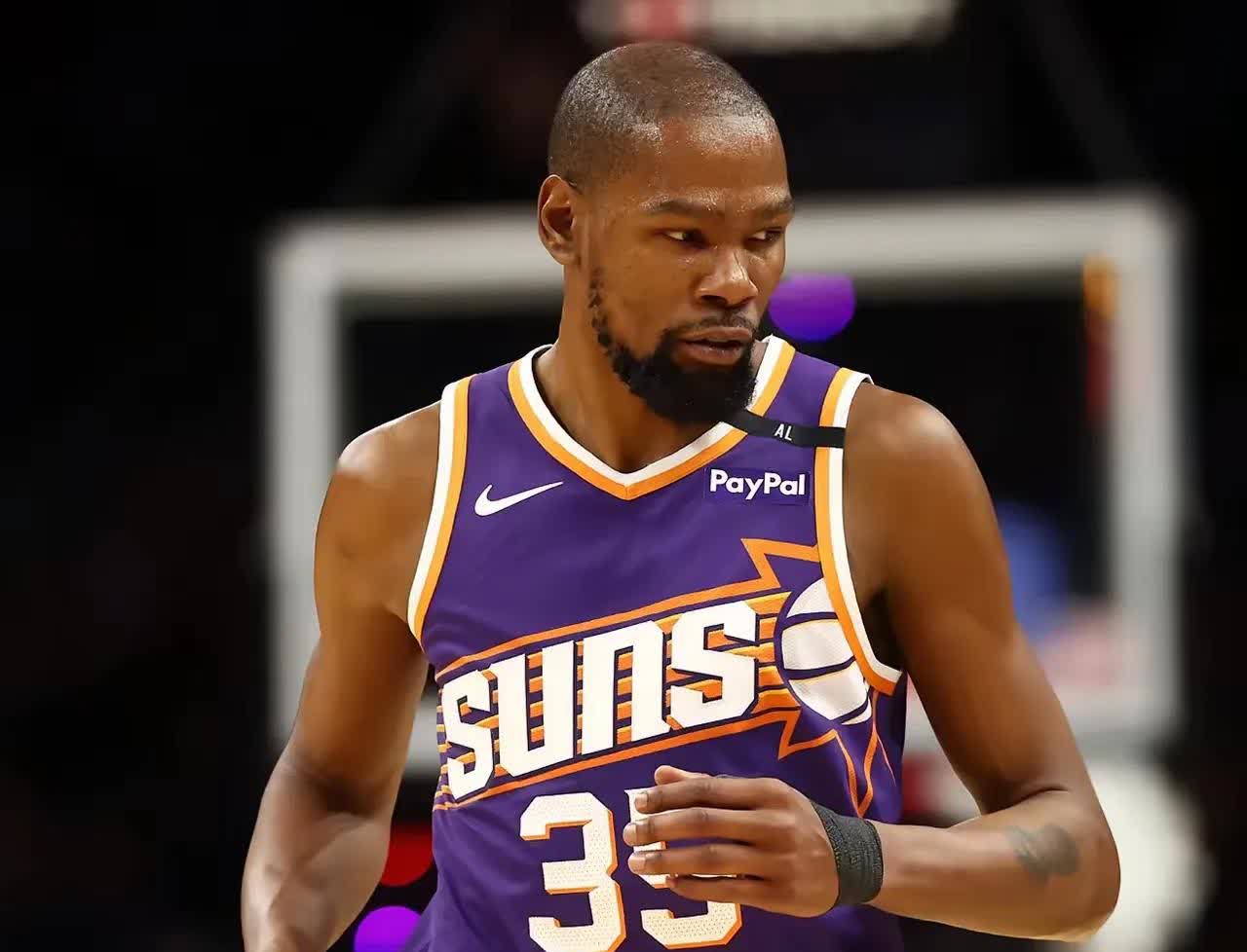 关于猛龙队老将在季后赛中策应表现优异成为球队关键人物的信息