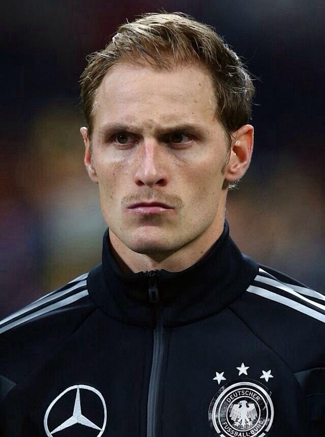 勒沃库森小胜沙尔克04，继续紧追榜首位置的简单介绍