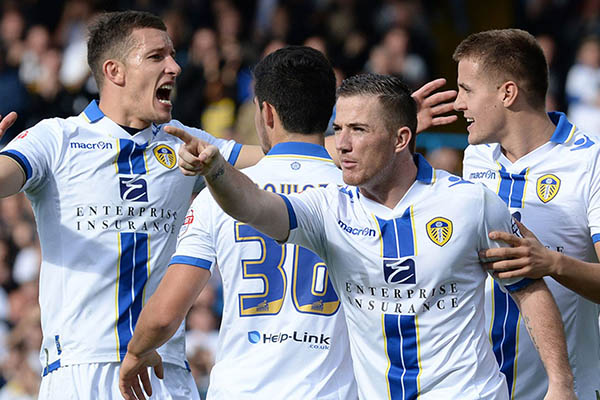 包含利兹联客场获胜，英冠晋级形势再度升温的词条