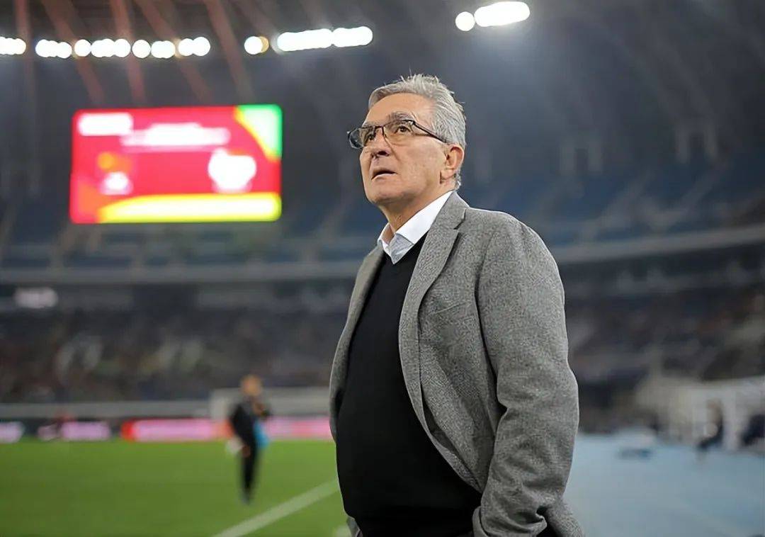 主教练赞扬球员表现，期待更出色表现