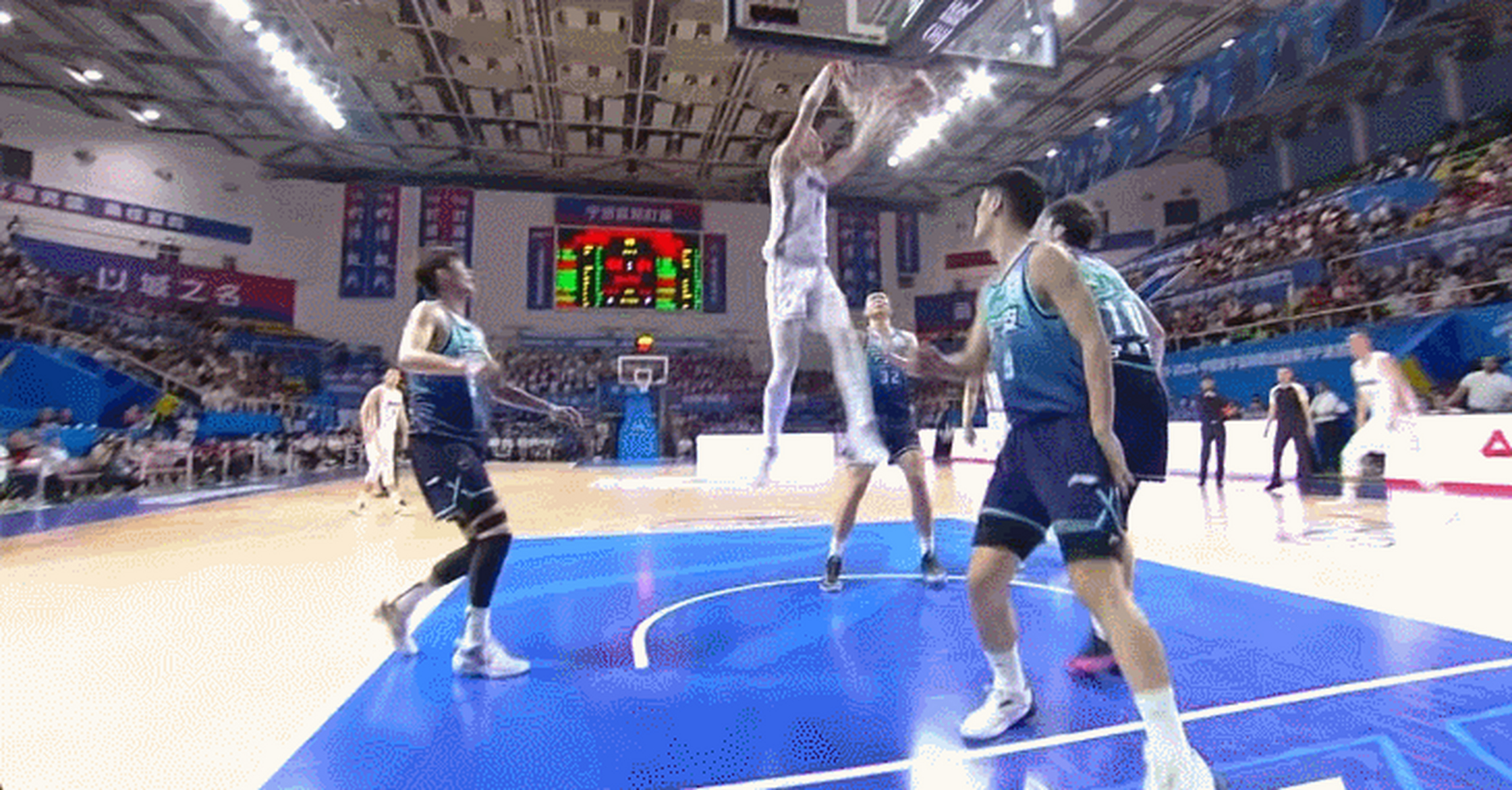 湖南男篮表现不俗，一举击败对手夺得胜利